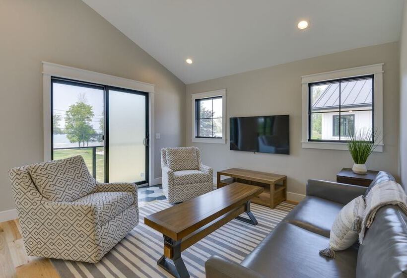 Modern Lake Ontario Escape W/ Beach Access!