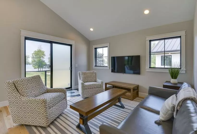 Modern Lake Ontario Escape W/ Beach Access!