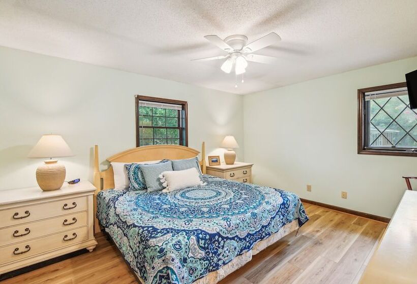 5 Mi To Boardwalk: Myrtle Beach Home Near Golfing