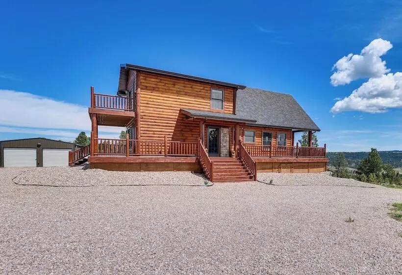 Peaceful Wyoming Cabin W/ Spacious Deck & Wet Bar!