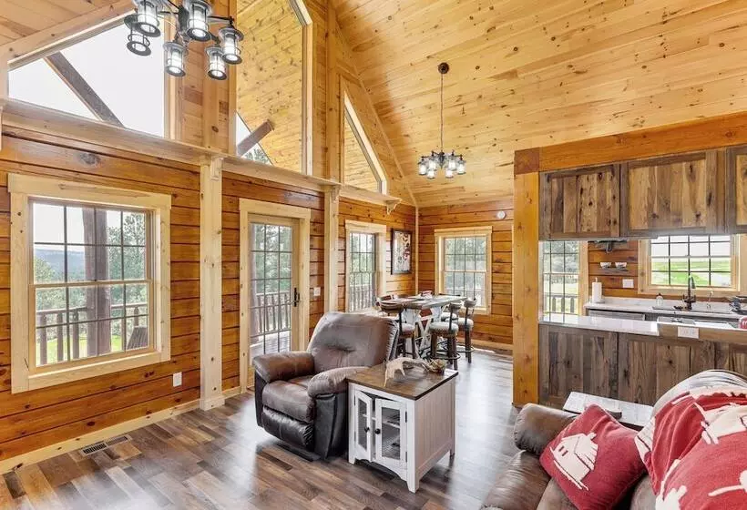 Peaceful Wyoming Cabin W/ Spacious Deck & Wet Bar!
