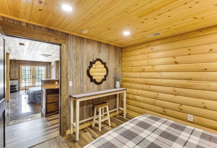Peaceful Wyoming Cabin W/ Spacious Deck & Wet Bar!