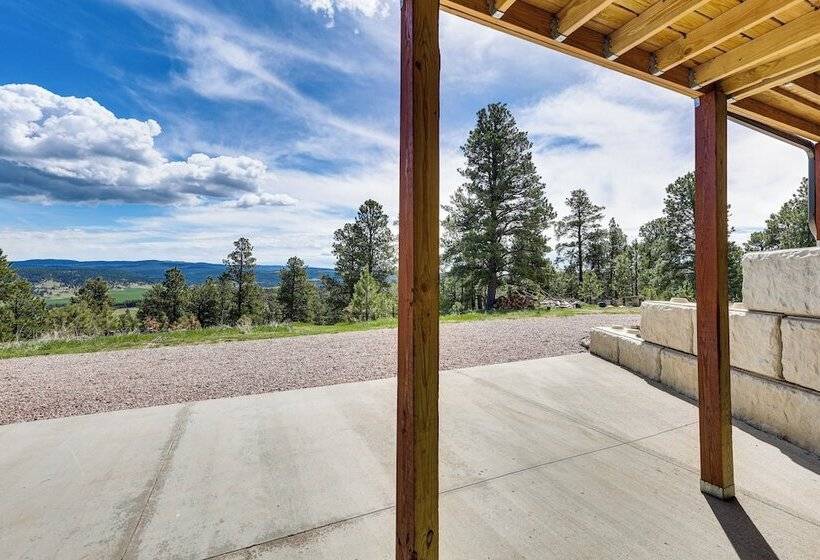 Peaceful Wyoming Cabin W/ Spacious Deck & Wet Bar!