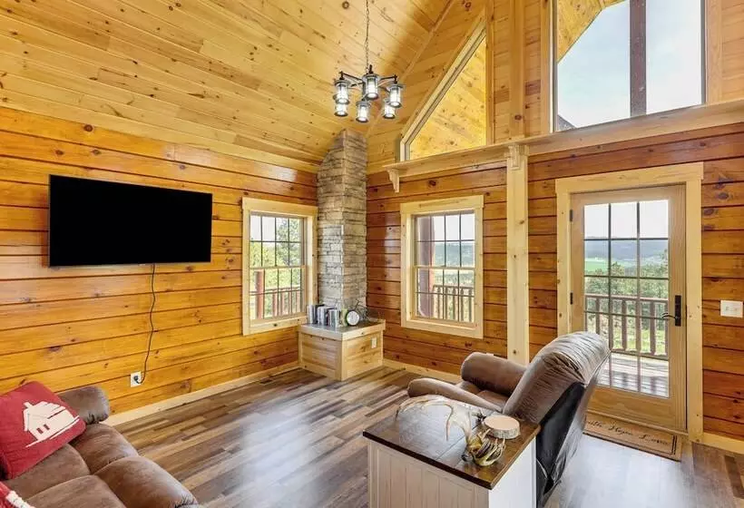 Peaceful Wyoming Cabin W/ Spacious Deck & Wet Bar!