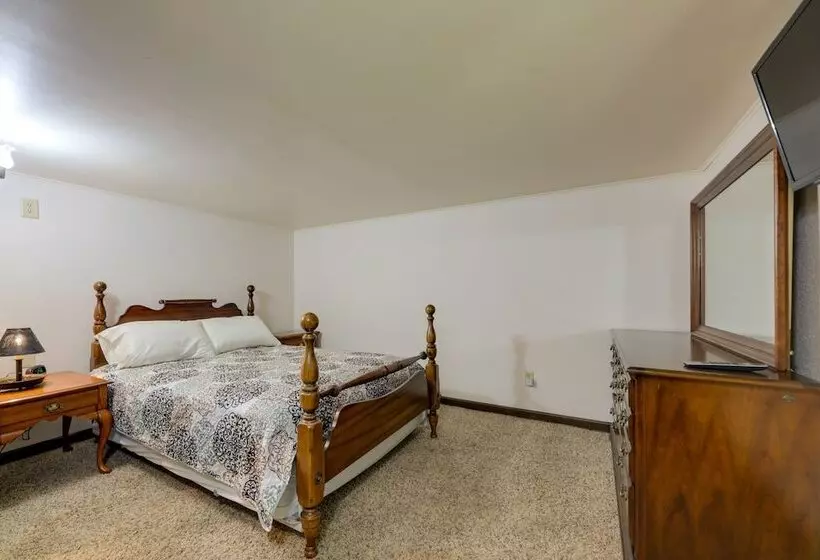 Riverfront Covington Cabin W/ Deck & Fire Pit!