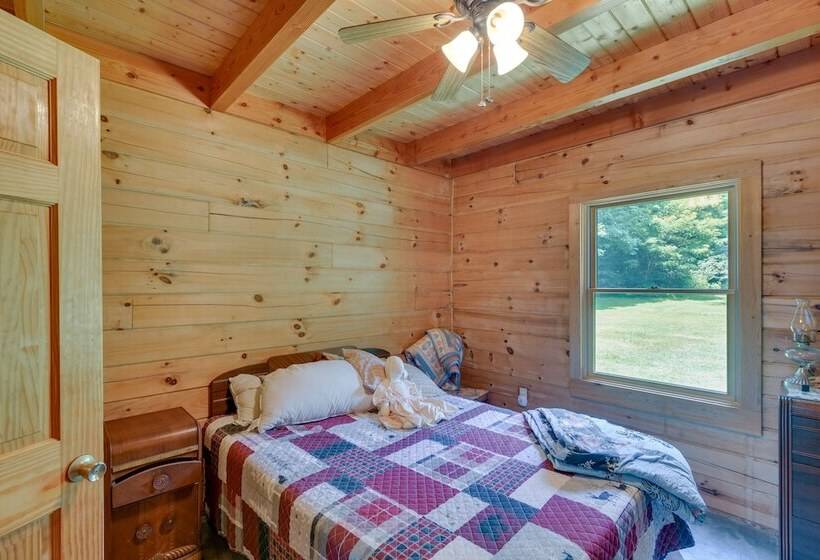 Serene Valley Bend Cabin Rental: 7 Private Acres!
