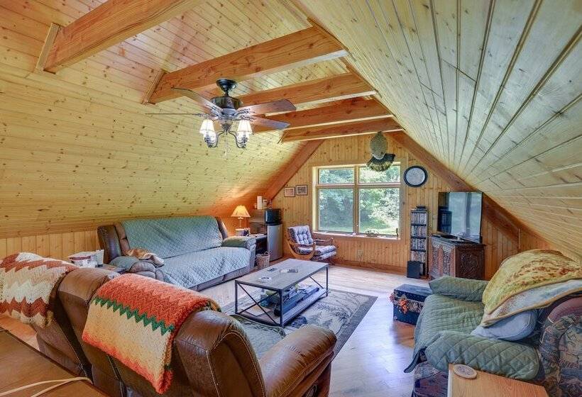 Serene Valley Bend Cabin Rental: 7 Private Acres!