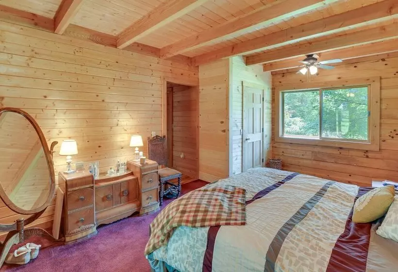 Serene Valley Bend Cabin Rental: 7 Private Acres!