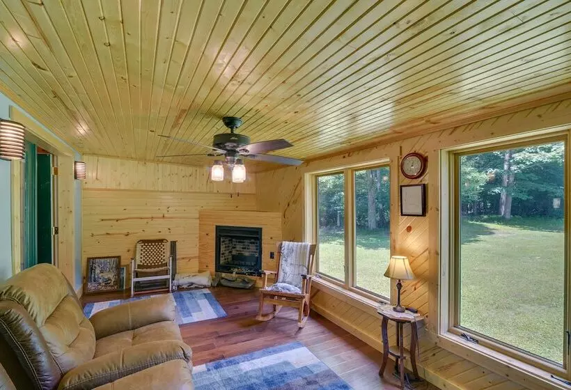 Serene Valley Bend Cabin Rental: 7 Private Acres!