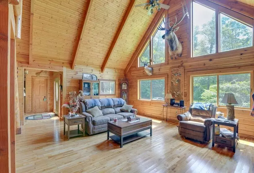 Serene Valley Bend Cabin Rental: 7 Private Acres!