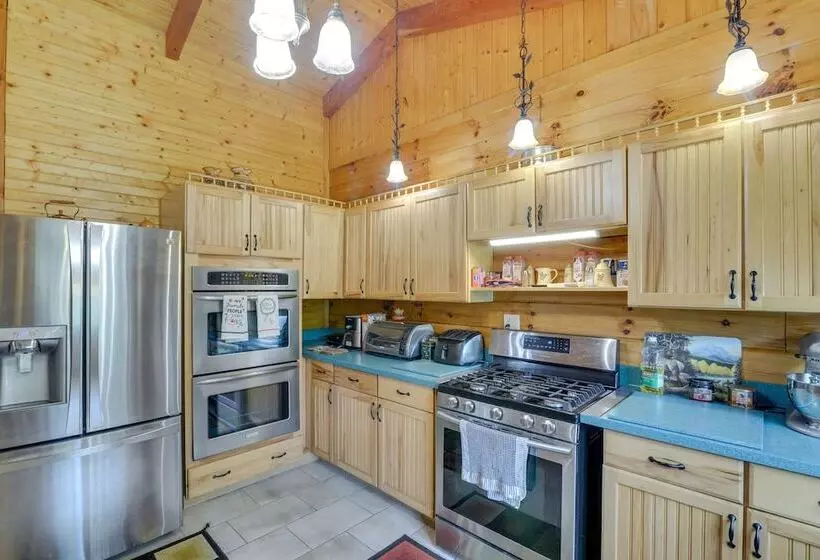 Serene Valley Bend Cabin Rental: 7 Private Acres!