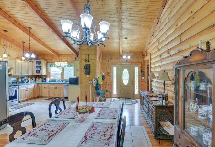 Serene Valley Bend Cabin Rental: 7 Private Acres!