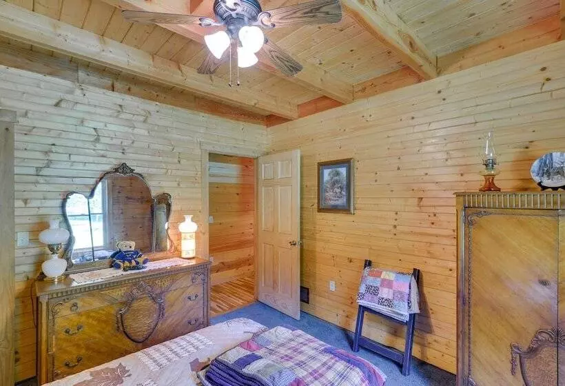 Serene Valley Bend Cabin Rental: 7 Private Acres!