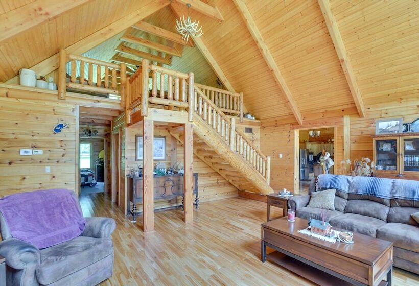 Serene Valley Bend Cabin Rental: 7 Private Acres!