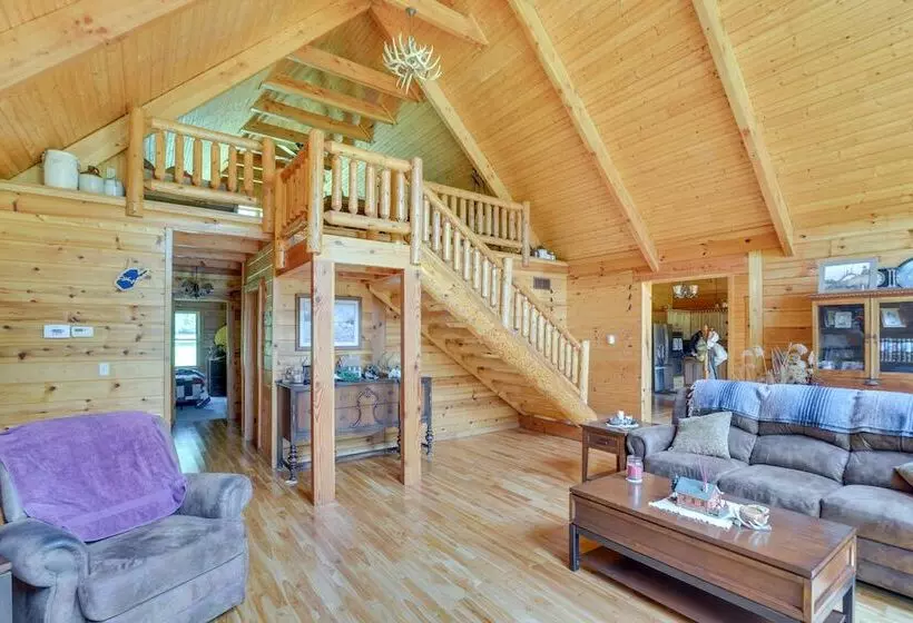 Serene Valley Bend Cabin Rental: 7 Private Acres!