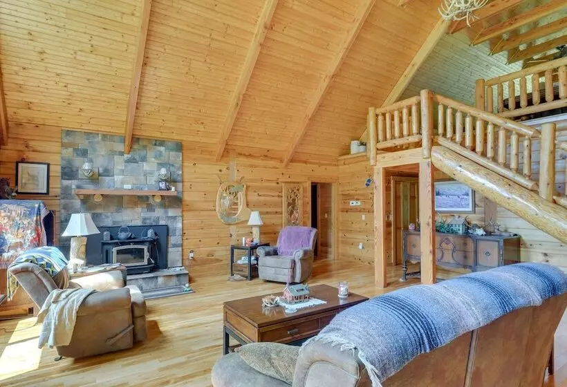 Serene Valley Bend Cabin Rental: 7 Private Acres!