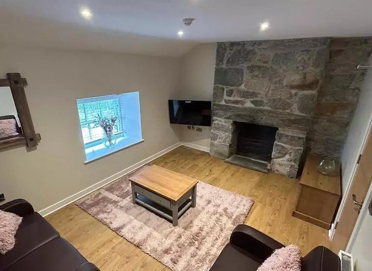 Hostelli Grapes Hotel, Bar & Restaurant Snowdonia Nr Zip World