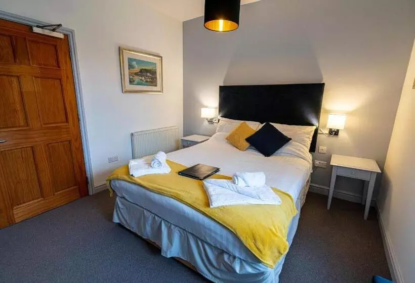 Hostelli Grapes Hotel, Bar & Restaurant Snowdonia Nr Zip World