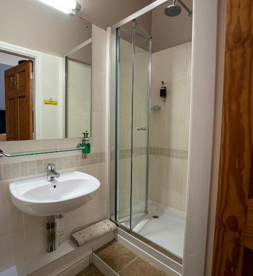 客栈 Grapes Hotel, Bar & Restaurant Snowdonia Nr Zip World