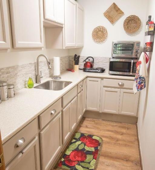 Отель Hale Mauna Loa