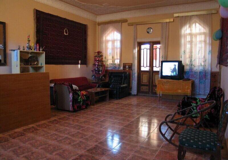 Islambek Hotel & Travel