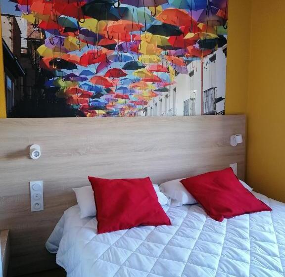 Отель Kyriad Direct Martigues