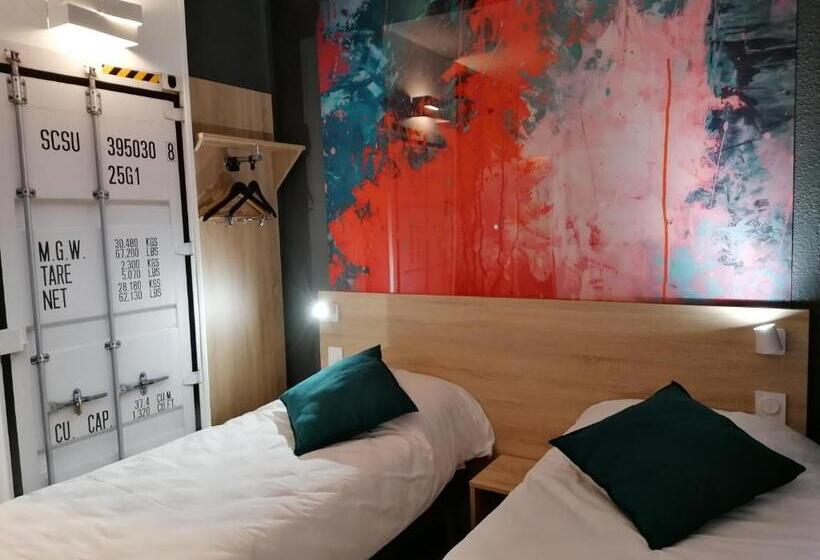 Отель Kyriad Direct Martigues