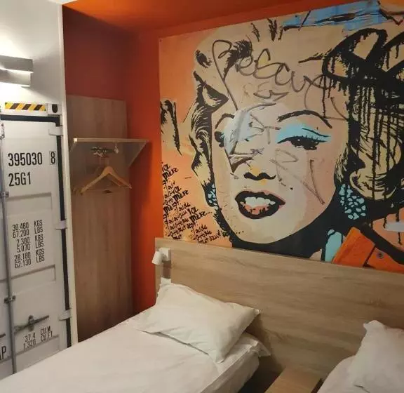 Hôtel Kyriad Direct Martigues