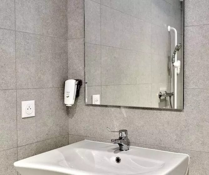 هتل Kyriad Direct Nevers Nord Varennes Vauzelles