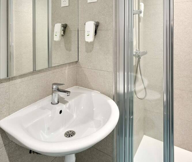 Hotelli Kyriad Direct Nevers Nord  Varennes Vauzelles