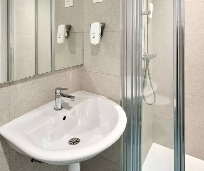 هتل Kyriad Direct Nevers Nord Varennes Vauzelles