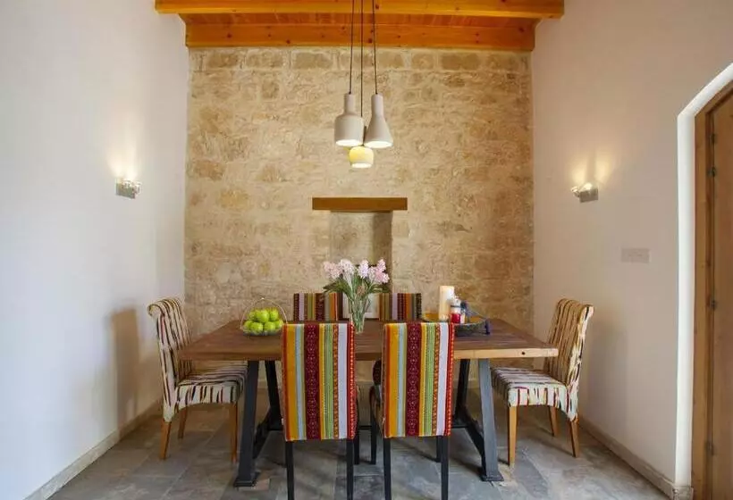 Mesogi Cottage