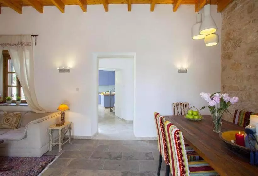 Mesogi Cottage