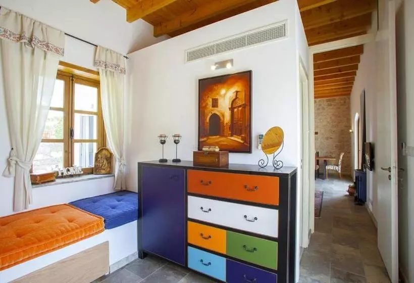 Mesogi Cottage