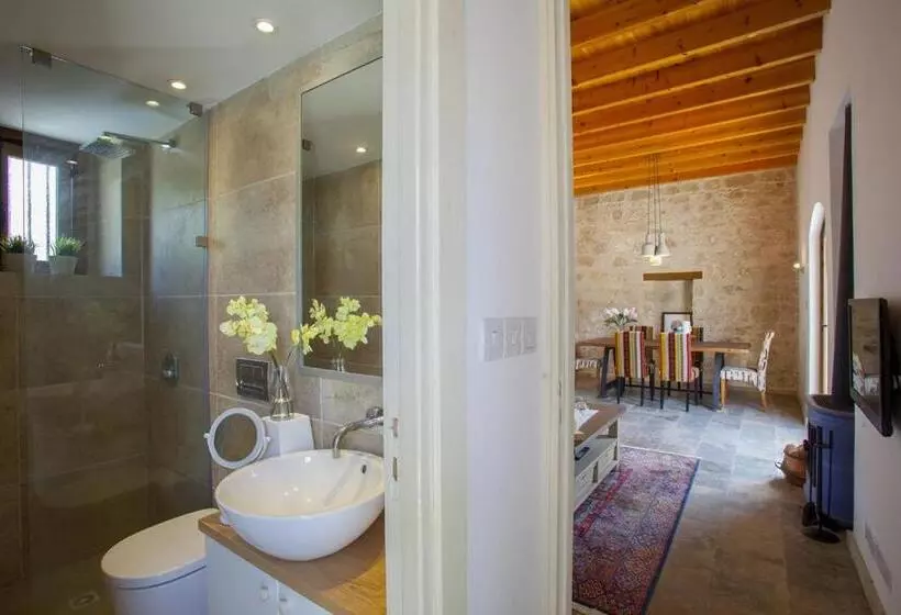 Mesogi Cottage