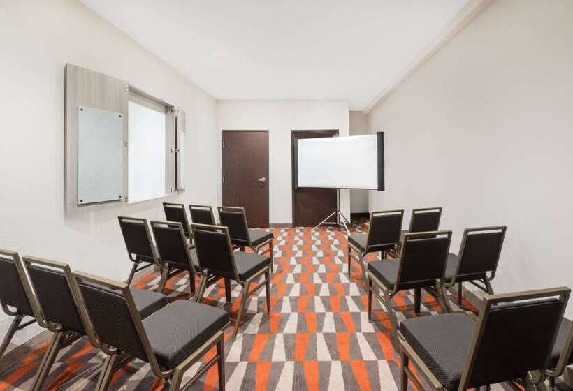 Microtel Inn & Suites By Wyndham Perry