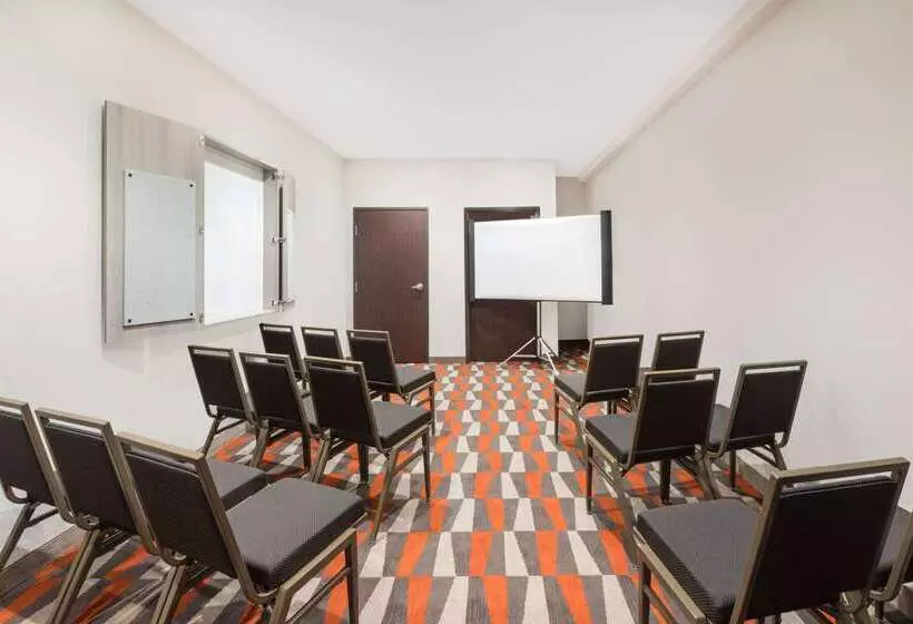 Microtel Inn & Suites By Wyndham Perry