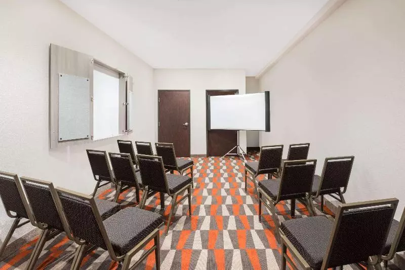 Microtel Inn & Suites By Wyndham Perry