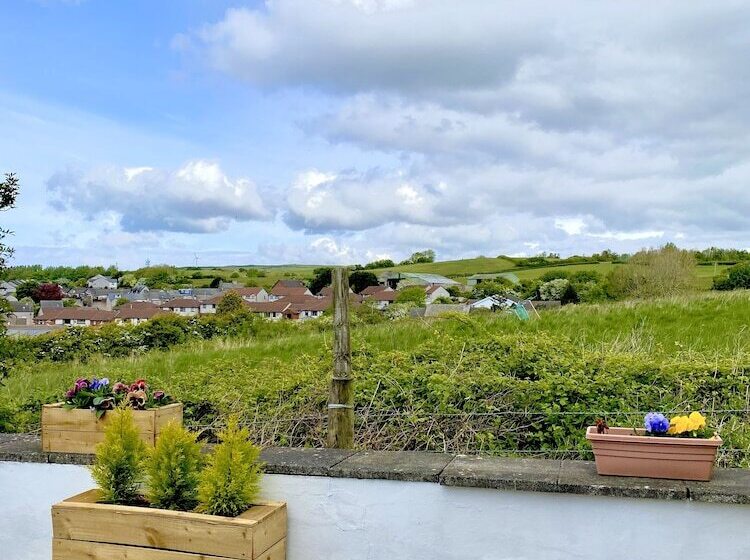 펜션 Number 19 Guest House   4 Miles From Barrow In Furness   1 Mile From Safari Zoo