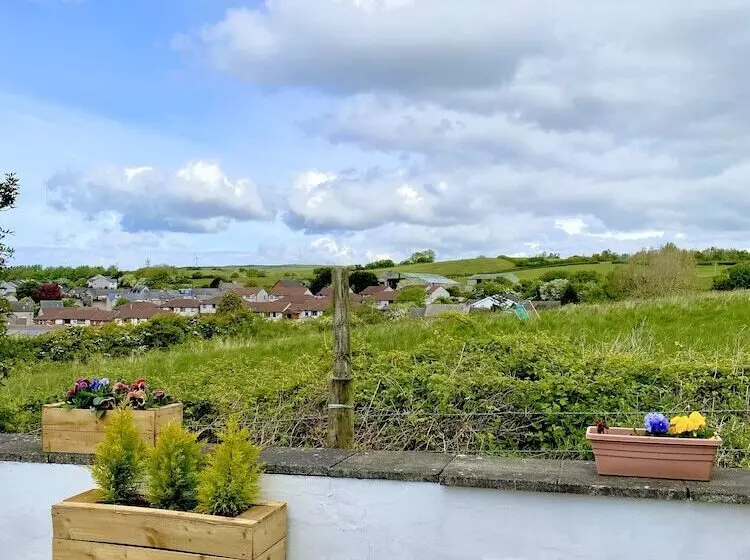 Majatalo Number 19 Guest House   4 Miles From Barrow In Furness   1 Mile From Safari Zoo
