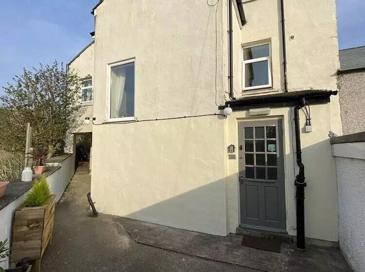 Majatalo Number 19 Guest House   4 Miles From Barrow In Furness   1 Mile From Safari Zoo