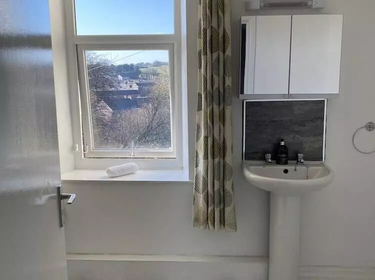 Majatalo Number 19 Guest House   4 Miles From Barrow In Furness   1 Mile From Safari Zoo