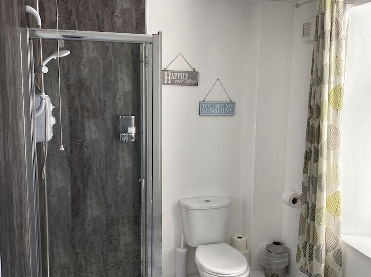 펜션 Number 19 Guest House   4 Miles From Barrow In Furness   1 Mile From Safari Zoo