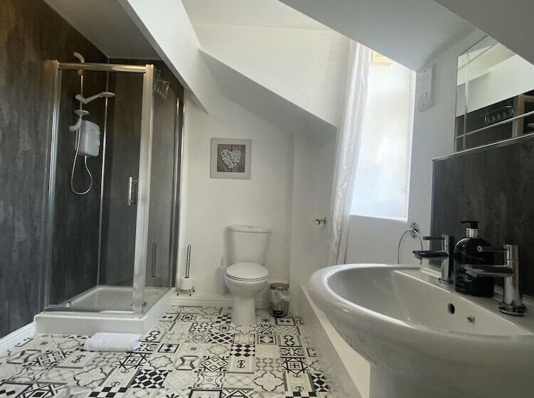 펜션 Number 19 Guest House   4 Miles From Barrow In Furness   1 Mile From Safari Zoo