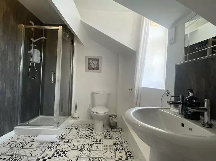 Majatalo Number 19 Guest House   4 Miles From Barrow In Furness   1 Mile From Safari Zoo