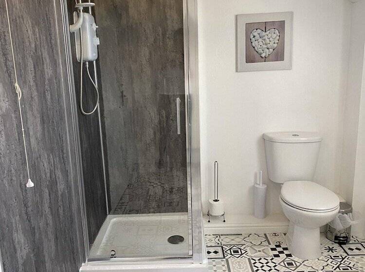 펜션 Number 19 Guest House   4 Miles From Barrow In Furness   1 Mile From Safari Zoo