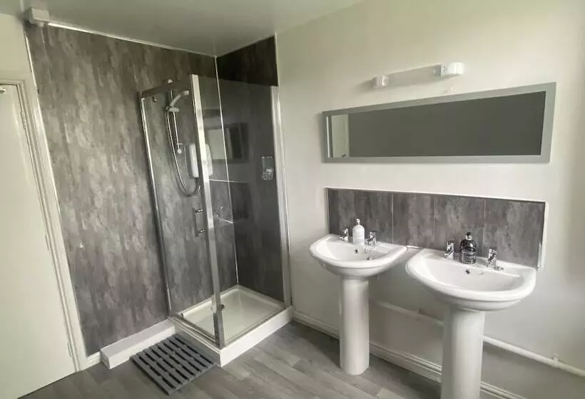 Majatalo Number 19 Guest House   4 Miles From Barrow In Furness   1 Mile From Safari Zoo