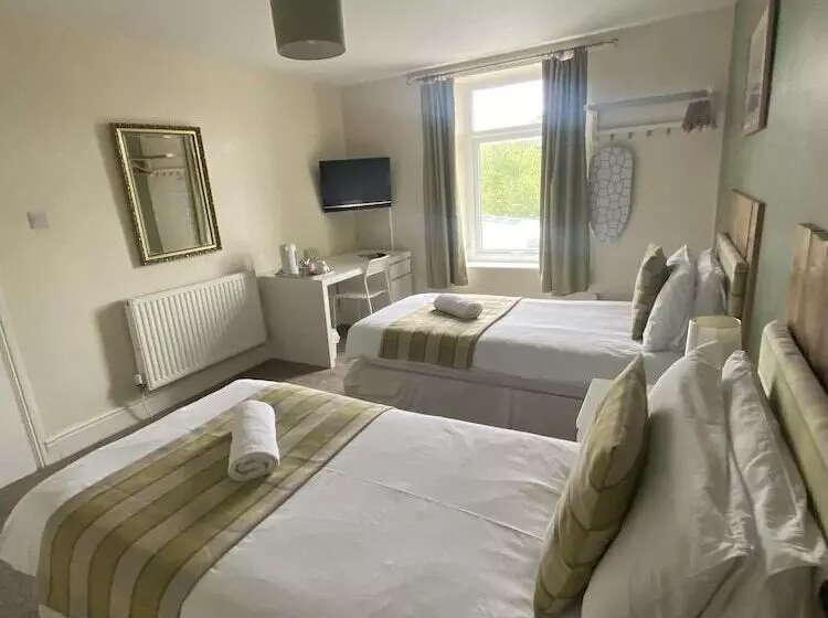 Majatalo Number 19 Guest House   4 Miles From Barrow In Furness   1 Mile From Safari Zoo