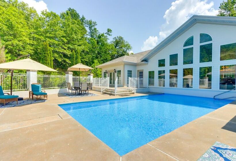 10 Acre Lakefront Home W/ Pool, Hot Tub & Dock!