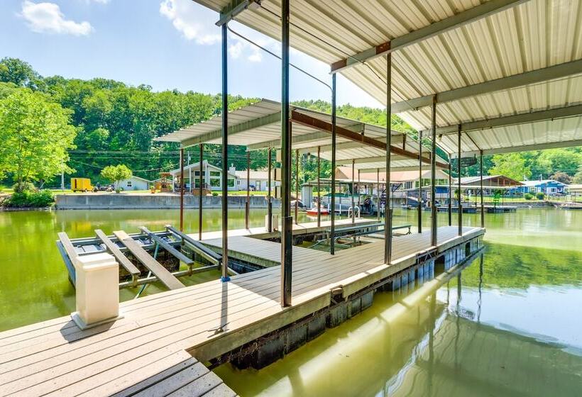 10 Acre Lakefront Home W/ Pool, Hot Tub & Dock!